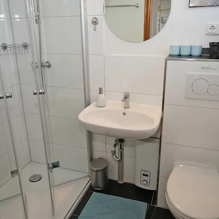 Zeltdachhaus Fuer Ganze Familie Damp