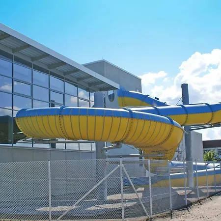 Zeltdachhaus Fuer Ganze Familie Damp